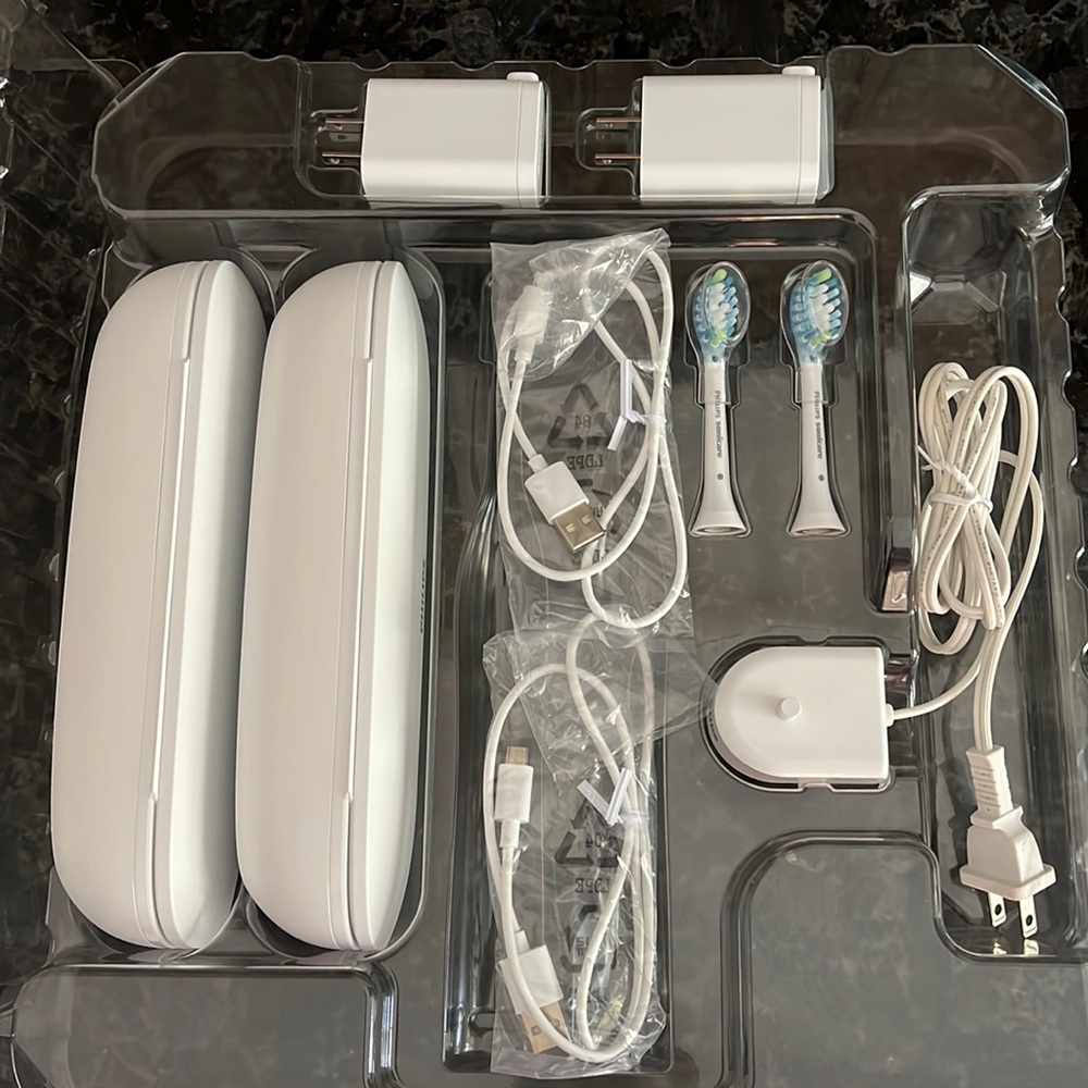 (Sold)Sonicare Travel Charging Cases - Picture 1 of 7